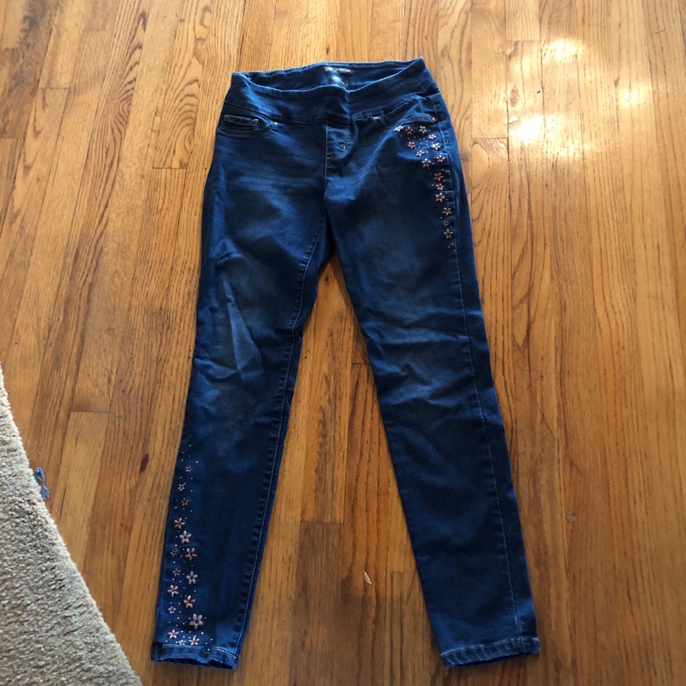 Embroidered pull on jeans